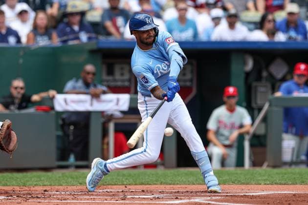 August 25, 2024: Kansas City Royals second baseman Maikel Garcia (11) hits a single against the Philadelphia Phillies during the first inning at Kauffman Stadium in Kansas City, MO. CSM Kansas City United States of America - ZUMAc04_ 20240825_zma_c04_019 Copyright: xDavidxSmithx