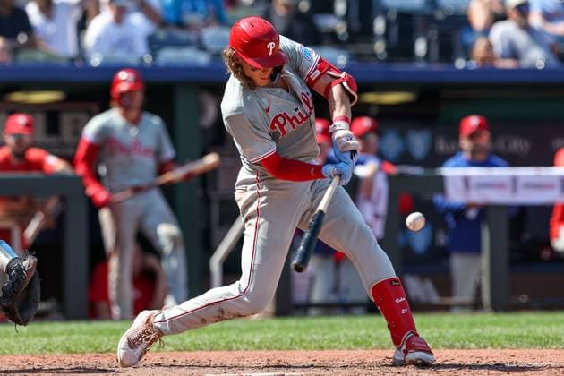 August 25, 2024: Philadelphia Phillies third baseman Alec Bohm (28) hits a two RBI single against the Kansas City Royals during the eighth inning at Kauffman Stadium in Kansas City, MO. CSM Kansas City United States of America - ZUMAc04_ 20240825_zma_c04_051 Copyright: xDavidxSmithx
