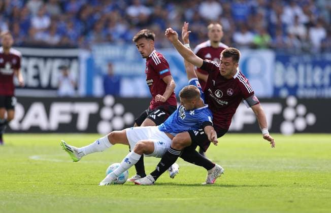 25.08.2024, xdcx, Fussball 2. Bundesliga, SV Darmstadt 98 - 1. FC Nürnberg, emonline, emspor, despor, v.l., Jens Castrop (1. FC Nürnberg), Fabian Nürnberger (SV Darmstadt 98), Robin Knoche (1. FC Nürnberg) DFL DFB REGULATIONS PROHIBIT ANY USE OF PHOTOGRAPHS AS IMAGE SEQUENCES AND OR QUASI-VIDEO.