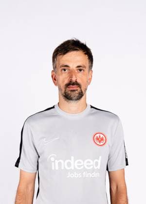 Trainer Niko Arnautis, Eintracht Frankfurt Frauen, Porträttermin 2024 2025 1. BL Bundesliga Fußball