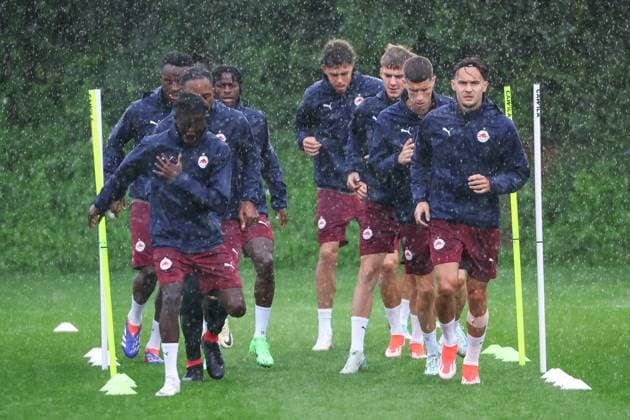 SOCCER - UEFA CL, RBS vs Kyiv SALZBURG,AUSTRIA,26.AUG.24 - SOCCER - UEFA Champions League, qualification, Red Bull Salzburg vs FC Dynamo Kyiv, preview, training RBS. Image shows Moussa Yeo and Amar Dedic (RBS).  GEPAxpictures xDavidxGeieregger