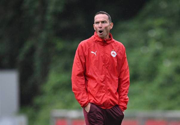 FUSSBALL Champions League Qualifikation Saison 2024 2025 Rueckspiel FC Salzburg - Dynamo Kiew 26.08.2024 Training FC Salzburg; Trainer Pepijn Lijnders