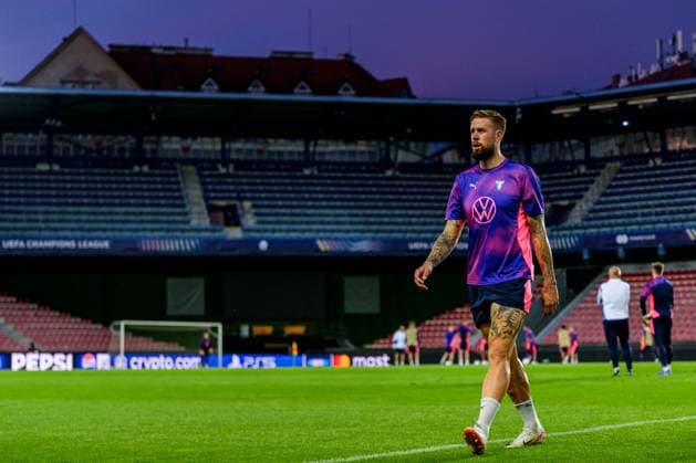 240826 Pontus Jansson of Malmö FF during a training session with Malmö FF on August 26, 2024 in Prague. Photo: Mathilda Ahlberg BILDBYRAN kod MA MA0709 fotboll football soccer fotball champions league träning practice training malmö ff bbeng Copyright: MATHILDAxAHLBERG BB240826MA086
