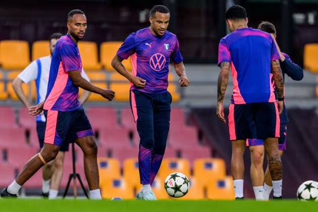 240826 Isaac Kiese Thelin and Martin Olsson of Malmö FF during a training session with Malmö FF on August 26, 2024 in Prague. Photo: Mathilda Ahlberg BILDBYRAN kod MA MA0709 fotboll football soccer fotball champions league träning practice training malmö ff bbeng Copyright: MATHILDAxAHLBERG BB240826MA103