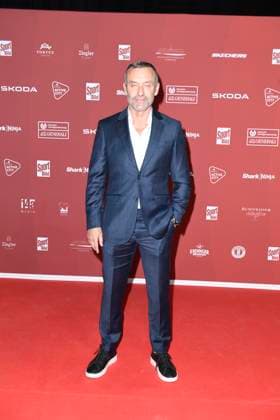Thomas Doll bei der Ankunft zu der Preisverleihung des BILD-Award am 26.08.2024 in der Fischauktionshalle in Hamburg