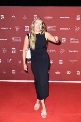 Laura Nolte (Olympiasiegerin im Zweierbob) bei der Ankunft zu der Preisverleihung des BILD-Award am 26.08.2024 in der Fischauktionshalle in Hamburg