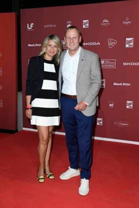 Andy Grote (Innen- und Sportsenator Hamburg) mit Frau Catherine Saavedra bei der Ankunft zu der Preisverleihung des BILD-Award am 26.08.2024 in der Fischauktionshalle in Hamburg