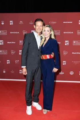 Andrea Kaiser mit Ehemann Sebastien Ogier bei der Ankunft zu der Preisverleihung des BILD-Award am 26.08.2024 in der Fischauktionshalle in Hamburg