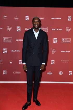 Owen Ansah bei der Ankunft zu der Preisverleihung des BILD-Award am 26.08.2024 in der Fischauktionshalle in Hamburg