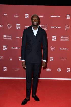 Owen Ansah bei der Ankunft zu der Preisverleihung des BILD-Award am 26.08.2024 in der Fischauktionshalle in Hamburg