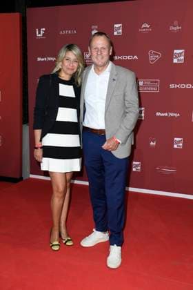 Andy Grote (Innen- und Sportsenator Hamburg) mit Frau Catherine Saavedra bei der Ankunft zu der Preisverleihung des BILD-Award am 26.08.2024 in der Fischauktionshalle in Hamburg