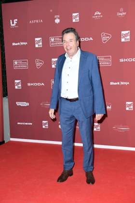 Heribert Bruchhagen bei der Ankunft zu der Preisverleihung des BILD-Award am 26.08.2024 in der Fischauktionshalle in Hamburg