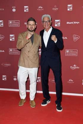 Ulrich Manuel Uli Hebel und Bernd Bönte (Boxer Manager) bei der Ankunft zu der Preisverleihung des BILD-Award am 26.08.2024 in der Fischauktionshalle in Hamburg