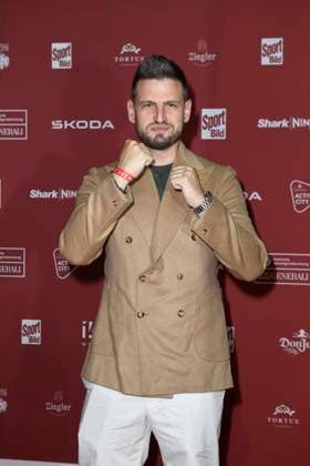 Ulrich Manuel Uli Hebel bei der Ankunft zu der Preisverleihung des BILD-Award am 26.08.2024 in der Fischauktionshalle in Hamburg