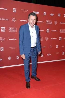 Heribert Bruchhagen bei der Ankunft zu der Preisverleihung des BILD-Award am 26.08.2024 in der Fischauktionshalle in Hamburg