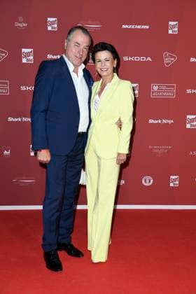 Clemens Tönnies mit Ehefrau Margit Tönnies bei der Ankunft zu der Preisverleihung des BILD-Award am 26.08.2024 in der Fischauktionshalle in Hamburg