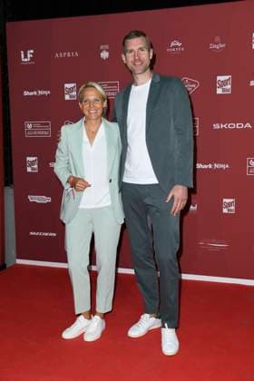 Friederike Kromp (Cheftrainerin der U20-Frauenmannschaft) bei der Ankunft zu der Preisverleihung des BILD-Award am 26.08.2024 in der Fischauktionshalle in Hamburg