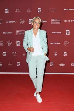 Friederike Kromp (Cheftrainerin der U20-Frauenmannschaft) bei der Ankunft zu der Preisverleihung des BILD-Award am 26.08.2024 in der Fischauktionshalle in Hamburg