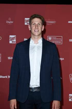 Lukas Märtens (Goldmedaille 2024 Olympiasieger) bei der Ankunft zu der Preisverleihung des BILD-Award am 26.08.2024 in der Fischauktionshalle in Hamburg
