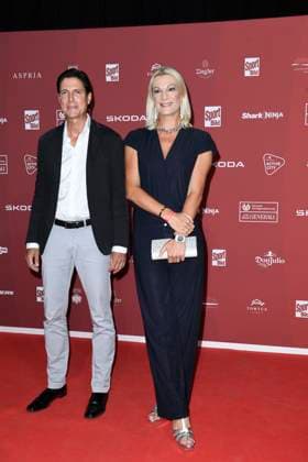Marcus Höfl und Maria Höfl-Riesch bei der Ankunft zu der Preisverleihung des BILD-Award am 26.08.2024 in der Fischauktionshalle in Hamburg