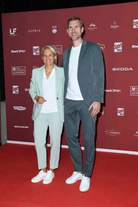 Friederike Kromp (Cheftrainerin der U20-Frauenmannschaft) bei der Ankunft zu der Preisverleihung des BILD-Award am 26.08.2024 in der Fischauktionshalle in Hamburg