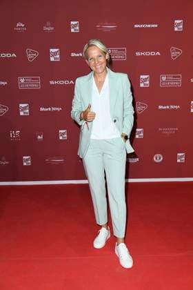 Friederike Kromp (Cheftrainerin der U20-Frauenmannschaft) bei der Ankunft zu der Preisverleihung des BILD-Award am 26.08.2024 in der Fischauktionshalle in Hamburg