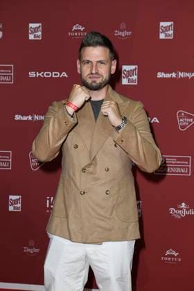 Ulrich Manuel Uli Hebel bei der Ankunft zu der Preisverleihung des BILD-Award am 26.08.2024 in der Fischauktionshalle in Hamburg