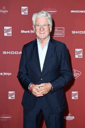 Marcel Reif bei der Ankunft zu der Preisverleihung des BILD-Award am 26.08.2024 in der Fischauktionshalle in Hamburg