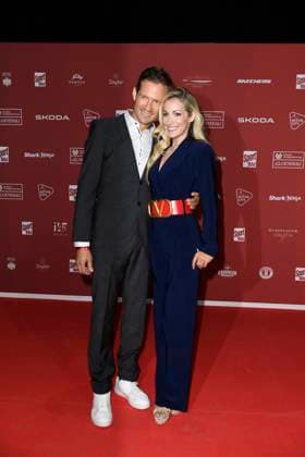 Andrea Kaiser mit Ehemann Sebastien Ogier bei der Ankunft zu der Preisverleihung des BILD-Award am 26.08.2024 in der Fischauktionshalle in Hamburg