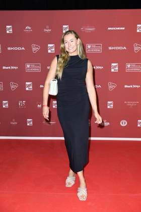 Laura Nolte (Olympiasiegerin im Zweierbob) bei der Ankunft zu der Preisverleihung des BILD-Award am 26.08.2024 in der Fischauktionshalle in Hamburg