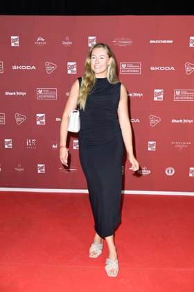 Laura Nolte (Olympiasiegerin im Zweierbob) bei der Ankunft zu der Preisverleihung des BILD-Award am 26.08.2024 in der Fischauktionshalle in Hamburg
