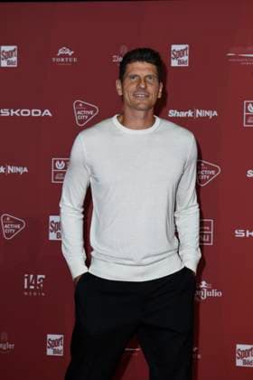 Mario Gomez bei der Ankunft zu der Preisverleihung des BILD-Award am 26.08.2024 in der Fischauktionshalle in Hamburg
