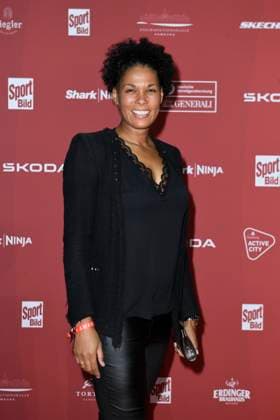 Navina Omilade (DFB-Team Europameisterin) bei der Ankunft zu der Preisverleihung des BILD-Award am 26.08.2024 in der Fischauktionshalle in Hamburg