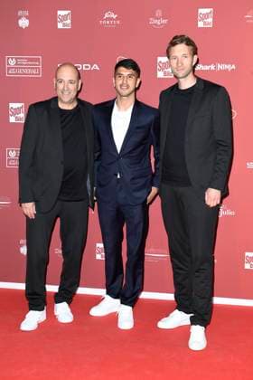 Fernando Carro, Exequiel Palacios und Simon Rolfes (Bayer Leverkusen) bei der Verleihung vom Bild Award am 26.08.2024 in Hamburg Sport Bild Award 2024 Verleihung in Hamburg