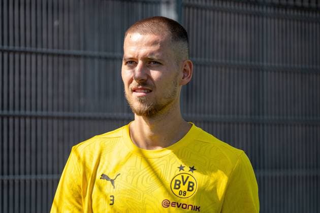 27.08.2024, Fussball: 1. Bundesliga, Saison 2024 2025, oeffentliches Training, Borussia Dortmund im Trainingszentrum in Dortmund-Brackel. Waldemar Anton (Borussia Dortmund 09, 03) auf dem Weg in die Kabine. Foto: Kirchner-Media TH *** 27 08 2024, Soccer 1 Bundesliga, Season 2024 2025, public training, Borussia Dortmund at the training center in Dortmund Brackel Waldemar Anton Borussia Dortmund 09, 03 on the way to the dressing room Photo Kirchner Media TH Copyright: xKirchner-Media THx