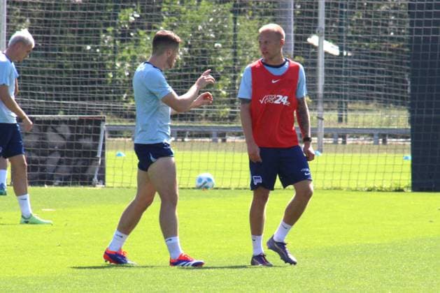 DEU, DFL, 2. FBL Hertha BSC, Training, 27.08.2024, Sportforum, Berlin, DEU, DFL, 2. FBL Hertha BSC, Training, im Bild Neuzugang, Jon Dagur Thorsteinsson (Hertha-BSC), Jonjoe Kenny (Hertha BSC Berlin 16) DFL - regulations prohibit any use of Photographs as image sequences and or quasi-video Foto: Juergen Engler nordphoto GmbH
