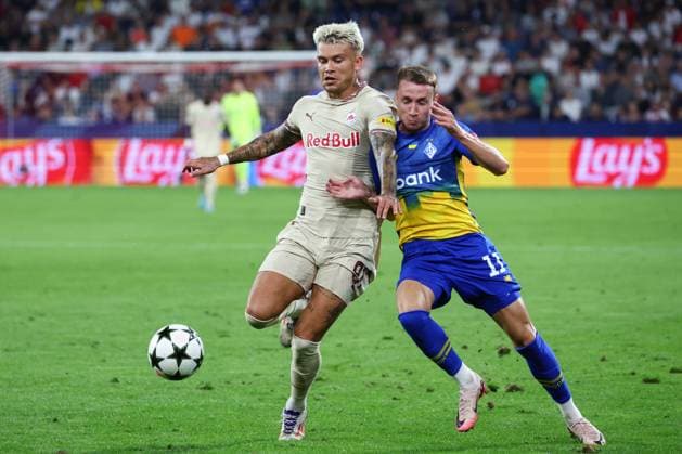 SOCCER - UEFA CL, RBS vs Kyiv SALZBURG,AUSTRIA,27.AUG.24 - SOCCER - UEFA Champions League, qualification, Red Bull Salzburg vs FC Dynamo Kyiv. Image shows Kamil Piatkowski (RBS) and Vladyslav Vanat (Kyiv).  GEPAxpictures xDavidxGeieregger