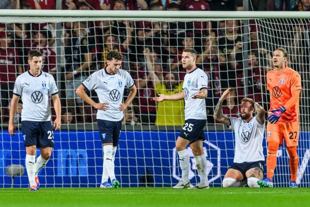 240827 Lasse Berg Johnsen, Colin Rösler, Gabriel Busanello, Pontus Jansson and goalkeeper Johan Dahlin of Malmö FF look dejected during the UEFA Champions League football match between Sparta Prague and Malmö FF on August 27, 2024 in Prague. Photo: Mathilda Ahlberg BILDBYRAN kod MA MA0710 fotboll football soccer fotball champions league sparta prag malmö ff bbeng depp Copyright: MATHILDAxAHLBERG BB240827MA071