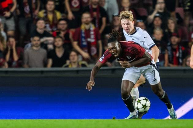 240827 Victor Olatunji of Sparta Prag and Nils Zätterström of Malmö FF during the UEFA Champions League football match between Sparta Prague and Malmö FF on August 27, 2024 in Prague. Photo: Mathilda Ahlberg BILDBYRAN kod MA MA0710 fotboll football soccer fotball champions league sparta prag malmö ff bbeng bbauto Copyright: MATHILDAxAHLBERG BB240827MA074