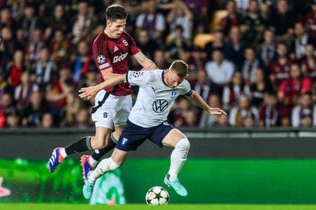 240827 Martin Vitik of Sparta Prag and Anders Christiansen of Malmö FF during the UEFA Champions League football match between Sparta Prague and Malmö FF on August 27, 2024 in Prague. Photo: Mathilda Ahlberg BILDBYRAN kod MA MA0710 fotboll football soccer fotball champions league sparta prag malmö ff bbeng bbauto Copyright: MATHILDAxAHLBERG BB240827MA077