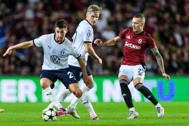 240827 Lasse Berg Johnsen and Jens Stryger Larsen of Malmö FF and Lukas Haraslin of Sparta Prag during the UEFA Champions League football match between Sparta Prague and Malmö FF on August 27, 2024 in Prague. Photo: Mathilda Ahlberg BILDBYRAN kod MA MA0710 fotboll football soccer fotball champions league sparta prag malmö ff bbeng bbauto Copyright: MATHILDAxAHLBERG BB240827MA082