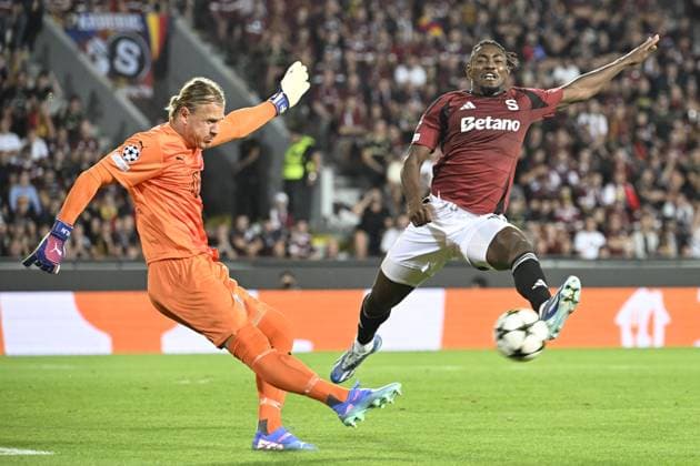From left goalie of Malmo Johan Dahlin and Victor Olatunji of Sparta in action during the Football Champions League 4th qualifying round Return match: Sparta Prague vs Malmo FF in Prague, Czech Republic, August 27, 2024. (CTKxPhoto KaterinaxSulova) CTKPhotoP2024082707165  CTKPhotoP2024082707165
