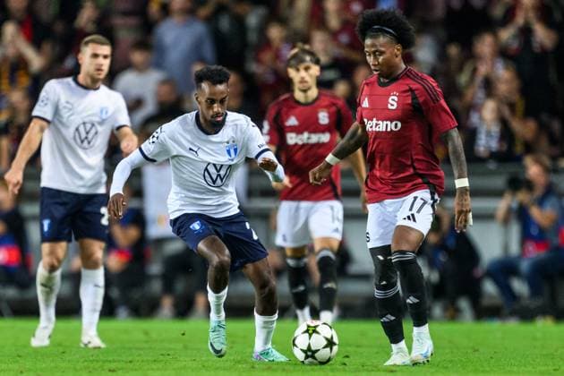 240827 Taha Ali Malmö FF and Angelo Preciado of Sparta Prague during the UEFA Champions League football match between Sparta Prague and Malmö FF on August 27, 2024 in Prague. Photo: Mathilda Ahlberg BILDBYRAN kod MA MA0710 fotboll football soccer fotball champions league sparta prag malmö ff bbeng bbauto Copyright: MATHILDAxAHLBERG BB240827MA119