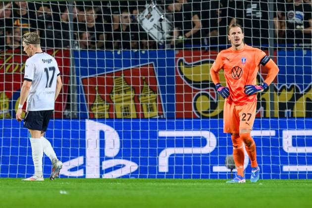 240827 goalkeeper Johan Dahlin of Malmö FF looks dejected during the UEFA Champions League football match between Sparta Prague and Malmö FF on August 27, 2024 in Prague. Photo: Mathilda Ahlberg BILDBYRAN kod MA MA0710 fotboll football soccer fotball champions league sparta prag malmö ff bbeng depp Copyright: MATHILDAxAHLBERG BB240827MA121