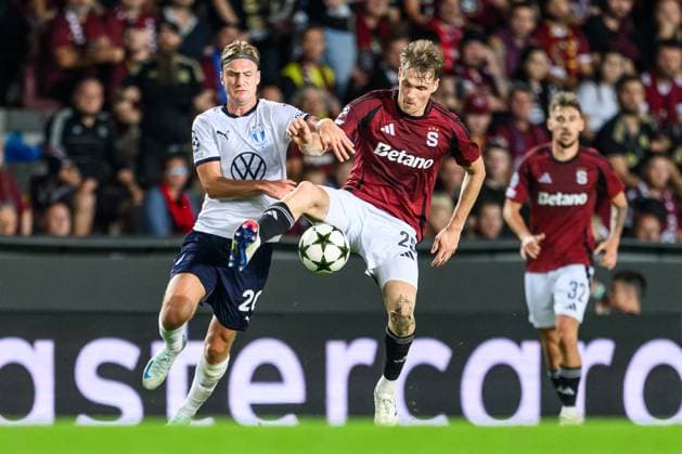 240827 Erik Botheim of Malmö FF and Asger Sorensen of Sparta Prague during the UEFA Champions League football match between Sparta Prague and Malmö FF on August 27, 2024 in Prague. Photo: Mathilda Ahlberg BILDBYRAN kod MA MA0710 fotboll football soccer fotball champions league sparta prag malmö ff bbeng Copyright: MATHILDAxAHLBERG BB240827MA123