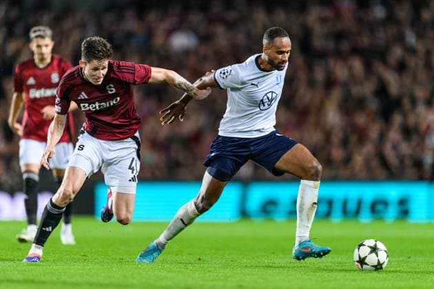 240827 Martin Vitik of Sparta Prague and Isaac Kiese Thelin of Malmö FF during the UEFA Champions League football match between Sparta Prague and Malmö FF on August 27, 2024 in Prague. Photo: Mathilda Ahlberg BILDBYRAN kod MA MA0710 fotboll football soccer fotball champions league sparta prag malmö ff bbeng bbauto Copyright: MATHILDAxAHLBERG BB240827MA131