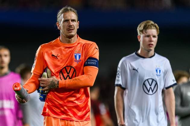 240827 goalkeeper Johan Dahlin of Malmö FF looks dejected during the UEFA Champions League football match between Sparta Prague and Malmö FF on August 27, 2024 in Prague. Photo: Mathilda Ahlberg BILDBYRAN kod MA MA0710 fotboll football soccer fotball champions league sparta prag malmö ff bbeng depp Copyright: MATHILDAxAHLBERG BB240827MA144