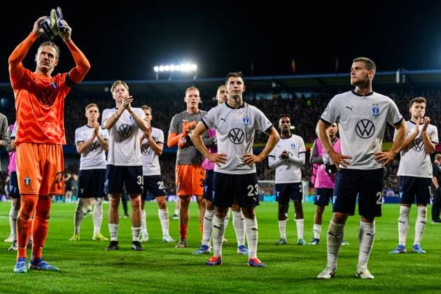 240827 Johan Dahlin, Lasse Berg Johnsen, and Gabriel Busanello of Malmö FF looks dejected during the UEFA Champions League football match between Sparta Prague and Malmö FF on August 27, 2024 in Prague. Photo: Mathilda Ahlberg BILDBYRAN kod MA MA0710 fotboll football soccer fotball champions league sparta prag malmö ff bbeng bbauto depp Copyright: MATHILDAxAHLBERG BB240827MA152