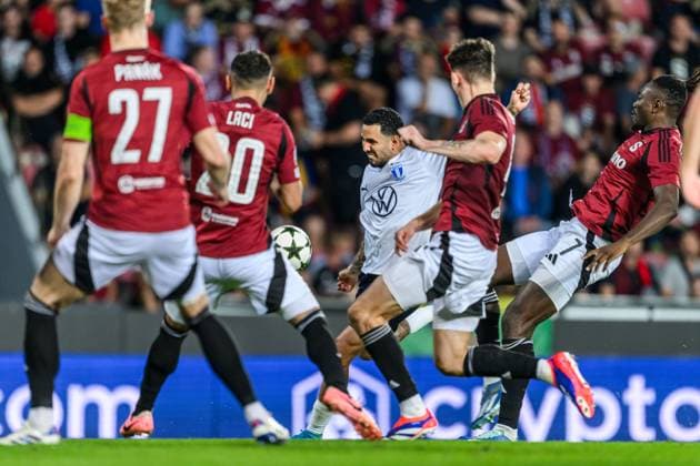 240827 Sergio Pena of Malmö FF during the UEFA Champions League football match between Sparta Prague and Malmö FF on August 27, 2024 in Prague. Photo: Mathilda Ahlberg BILDBYRAN kod MA MA0710 fotboll football soccer fotball champions league sparta prag malmö ff bbeng sparta prague Copyright: MATHILDAxAHLBERG BB240827MA208