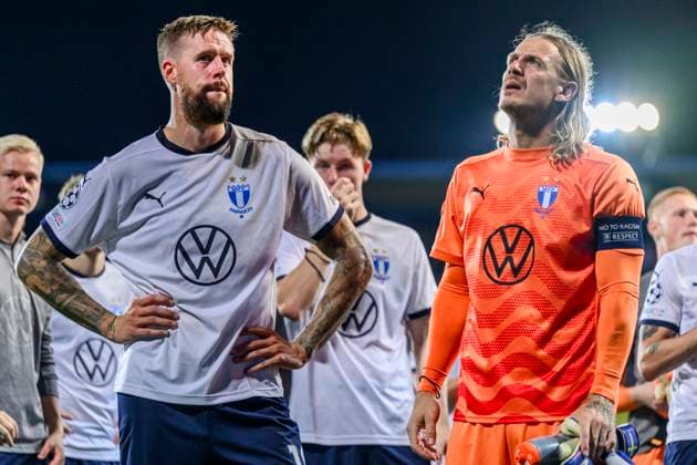 240827 Pontus Jansson and goalkeeper Johan Dahlin of Malmö FF looks dejected after the UEFA Champions League football match between Sparta Prague and Malmö FF on August 27, 2024 in Prague. Photo: Mathilda Ahlberg BILDBYRAN kod MA MA0710 fotboll football soccer fotball champions league sparta prag malmö ff bbeng sparta prague depp Copyright: MATHILDAxAHLBERG BB240827MA228